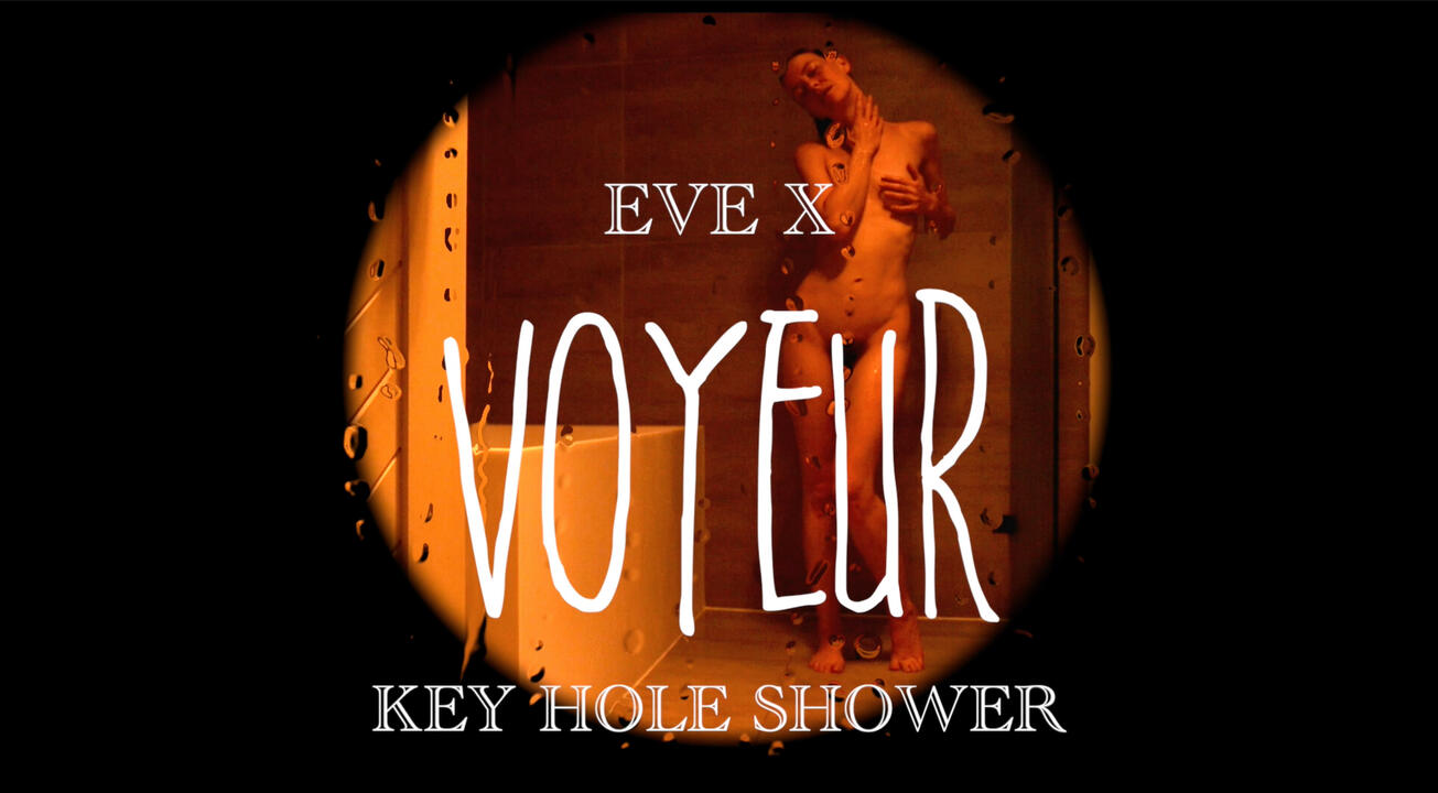 Clipspool | VOYEUR | Key Hole Shower